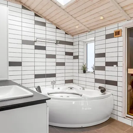 Ariadne - 400m From The Sea By Interhome